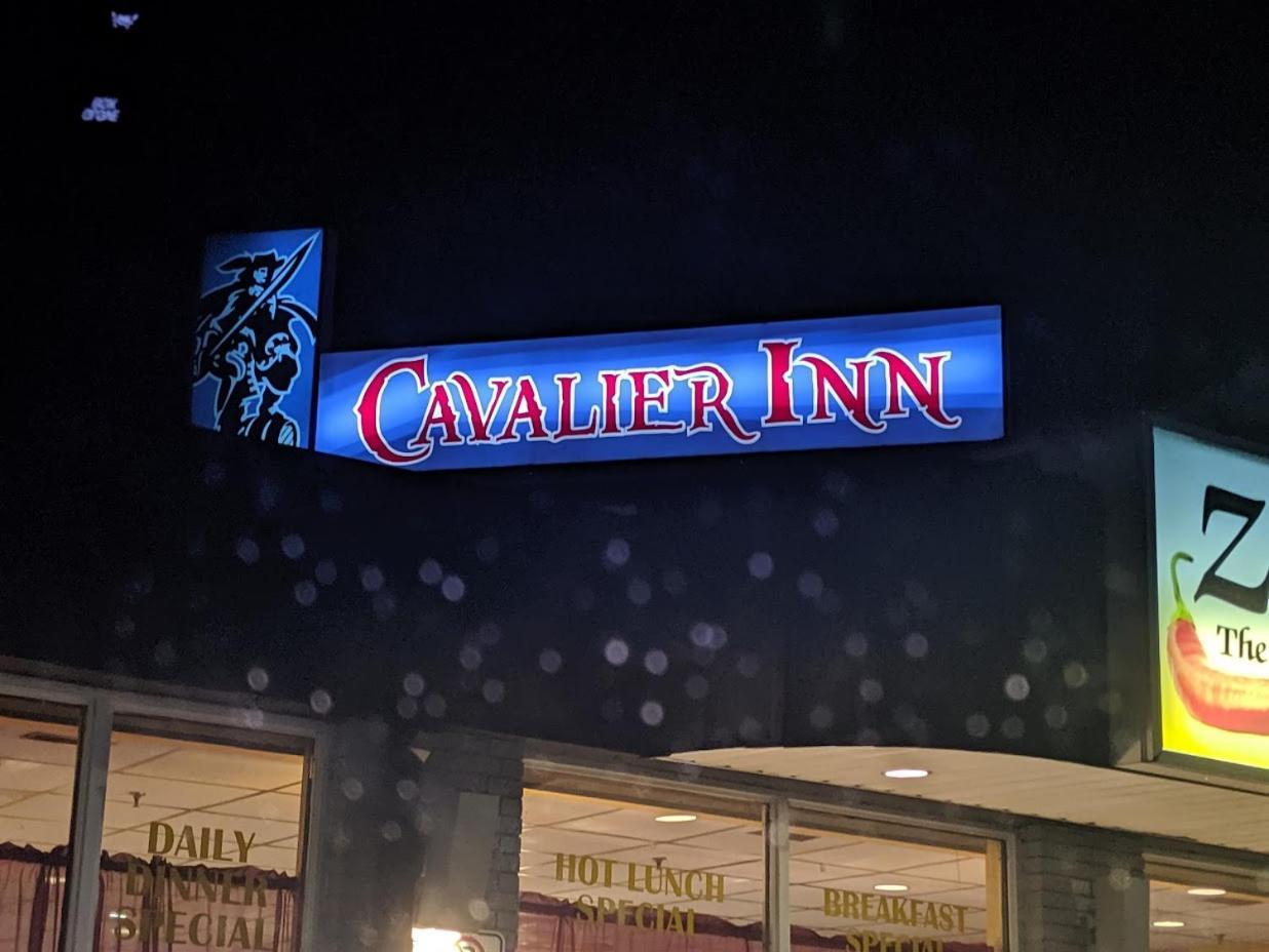 The Cavalier Inn Winnipeg Exteriör bild